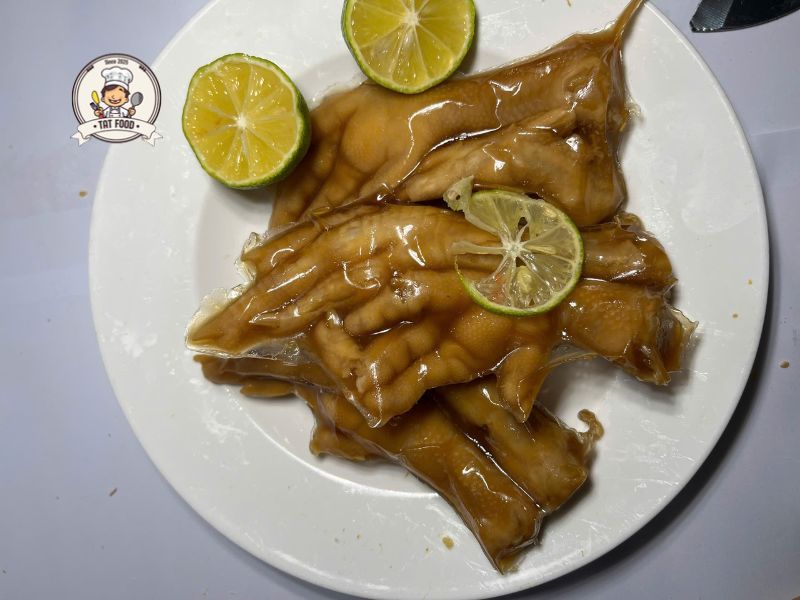 Chân gà ăn liền
